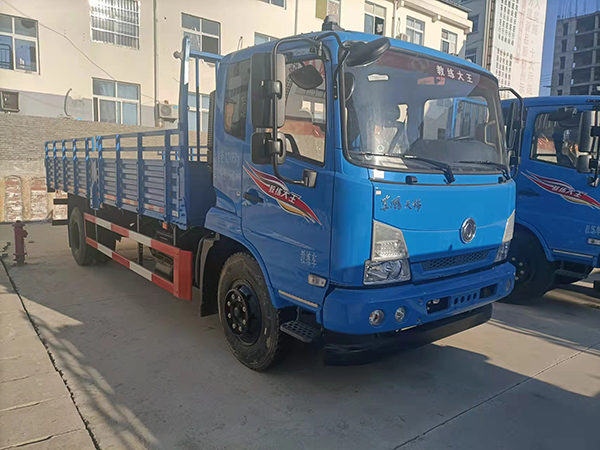 教練車(chē)發(fā)動(dòng)機(jī)加多少機(jī)油最合適？